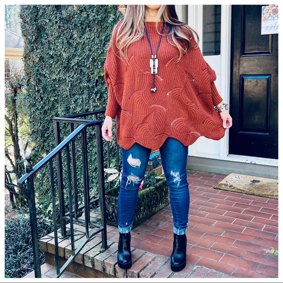 Made in Italy Chic Scallop Hem Loose Fit Sweater - Picture 6 of 6